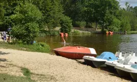 Pédalos au camping de Mimizan Lac